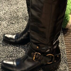 Elegant Black Heeled Boots